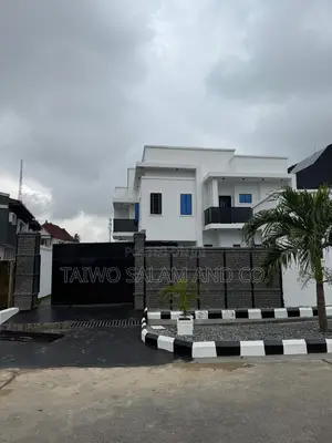 5bdrm Duplex in Oluyole Estate for sale