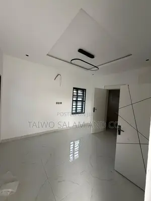 5bdrm Duplex in Oluyole Estate for sale