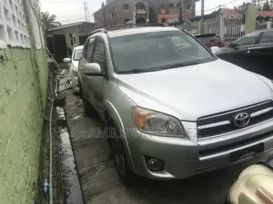 Toyota RAV4 2010 Silver