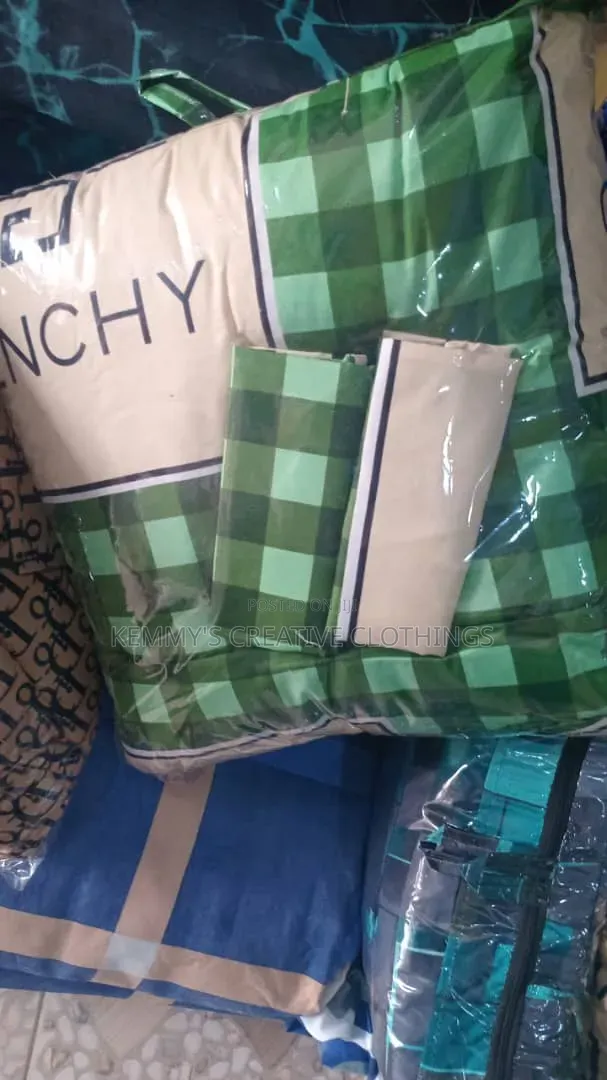 4 By 5 Complete Bedset With Duvets