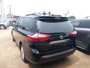 Toyota Sienna 2017 Black