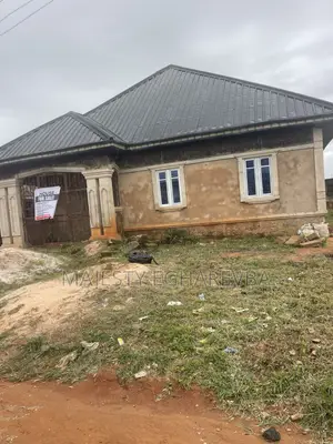 5bdrm Block of Flats in Benin City for sale