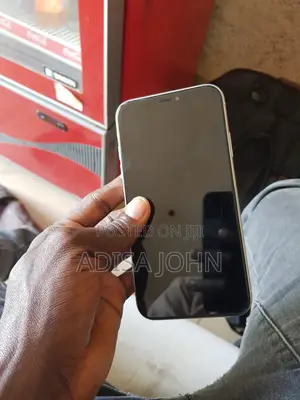 Apple iPhone XR 64 GB White