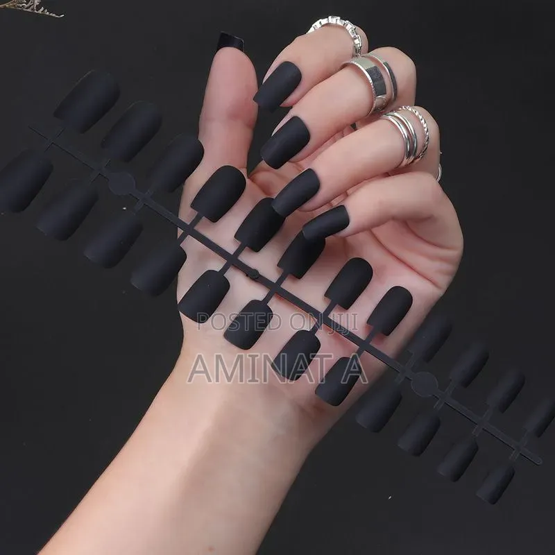 Typical 24 Artificial Nails With Free Gum