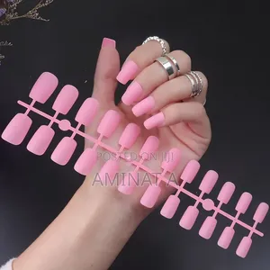 Typical 24 Artificial Nails With Free Gum