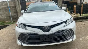 Toyota Camry XSE V6 FWD (3.5L 6cyl 8AM) 2018 White