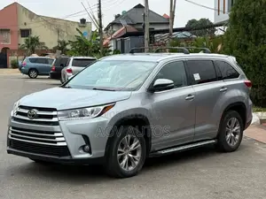 Toyota Highlander XLE 4dr SUV (3.5L 6cyl 6A) 2014