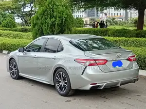 Toyota Camry 2018 Silver