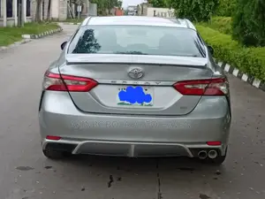 Toyota Camry 2018 Silver