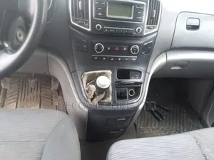 Hyundai H1 2014 White