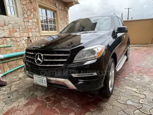Mercedes-Benz M Class ML350 4dr SUV (3.5L 6cyl 7A) 2015 Black