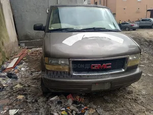 GMC Savana 2000 Grey