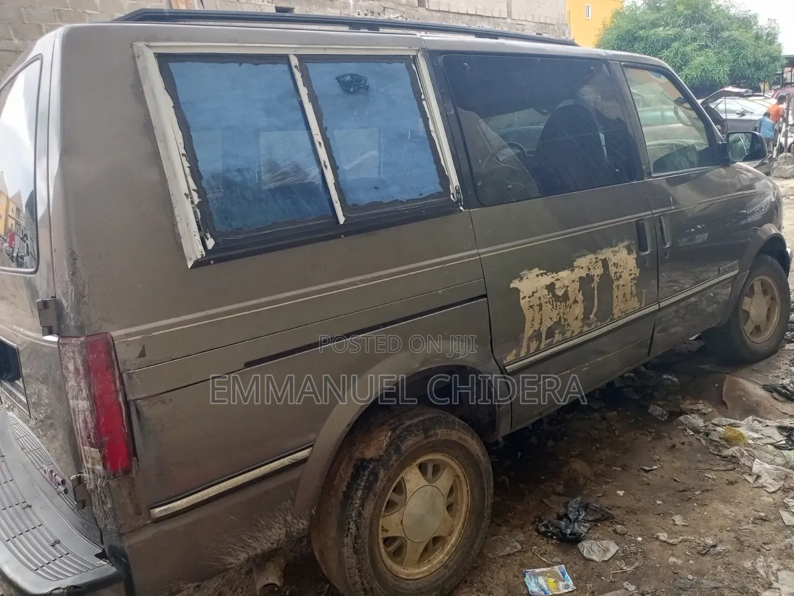 GMC Savana 2000 Grey