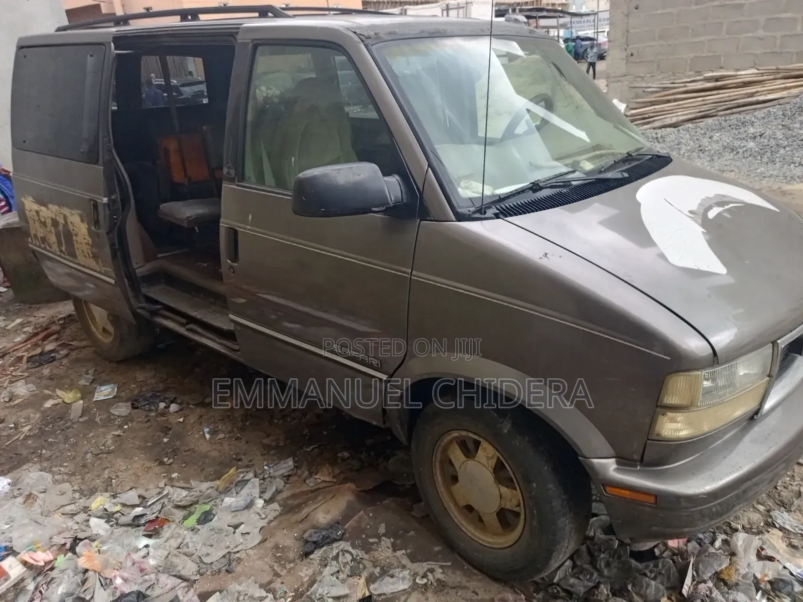 GMC Savana 2000 Grey