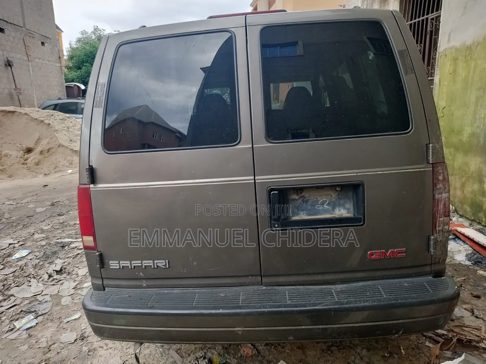 GMC Savana 2000 Grey