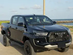 New Toyota Hilux 2025 Black