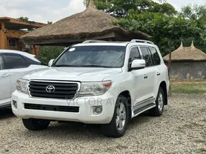 Toyota Land Cruiser 2011 White