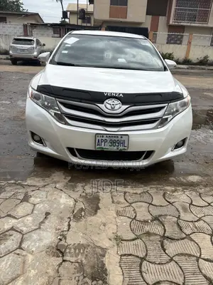 Toyota Venza 2010 White
