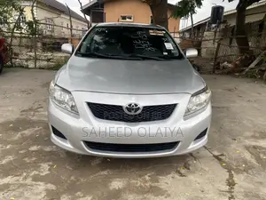 Toyota Corolla LE 4dr Sedan (1.8L 4cyl 4A) 2010 Silver