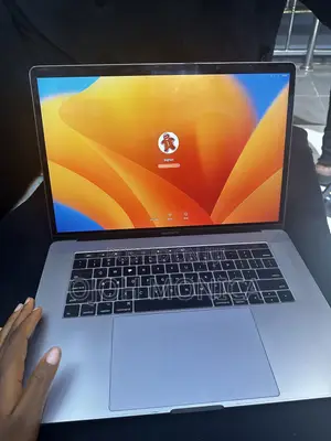 Laptop Apple MacBook Pro 2017 16GB Intel Core i7 SSD 512GB