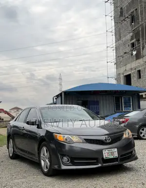 Toyota Camry SE 4dr Sedan (2.5L 4cyl 6A) 2012 Gray