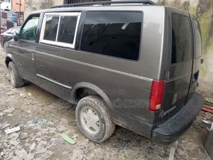 GMC Savana 2000 Grey