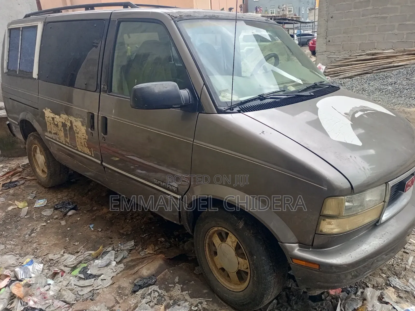 GMC Savana 2000 Grey