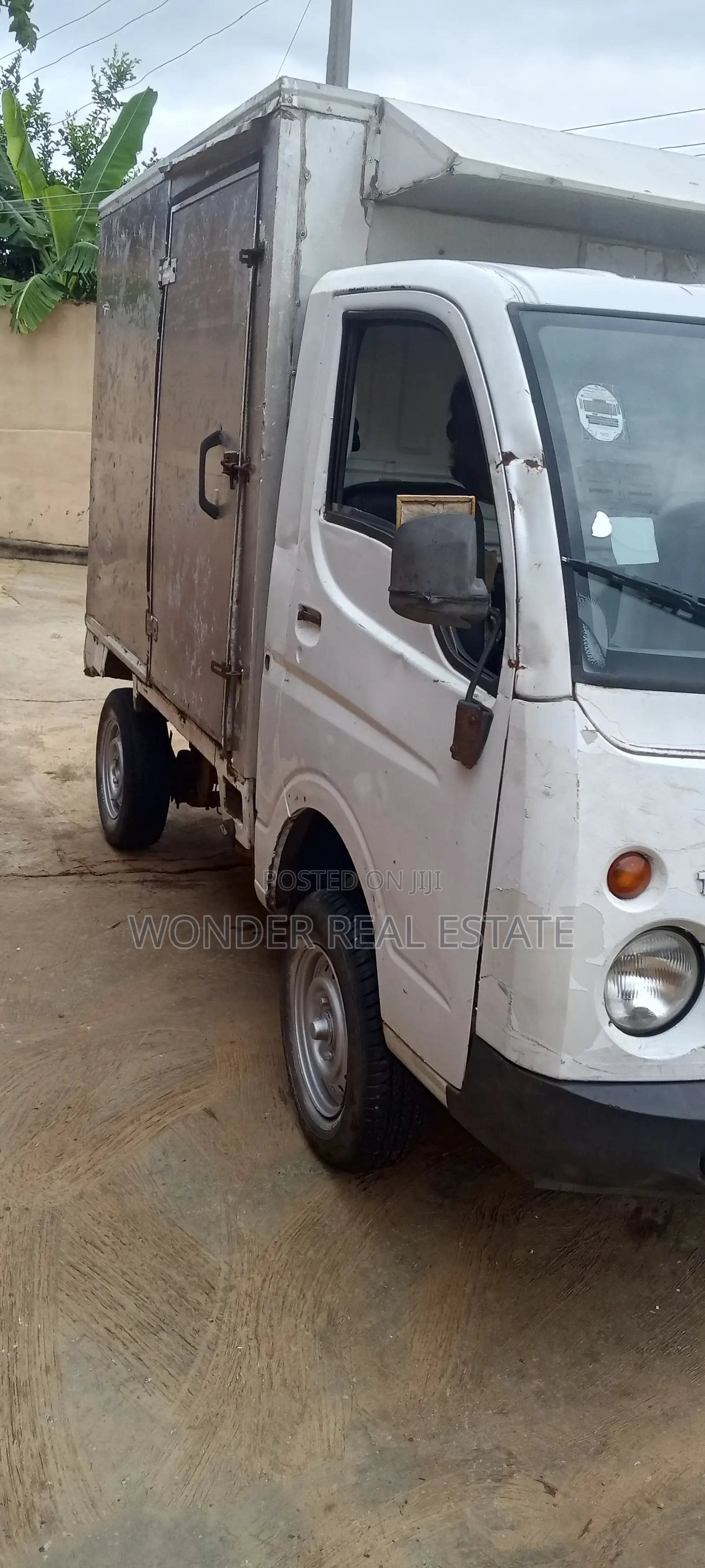 Tata Starbus Ultra Skool 2002 White