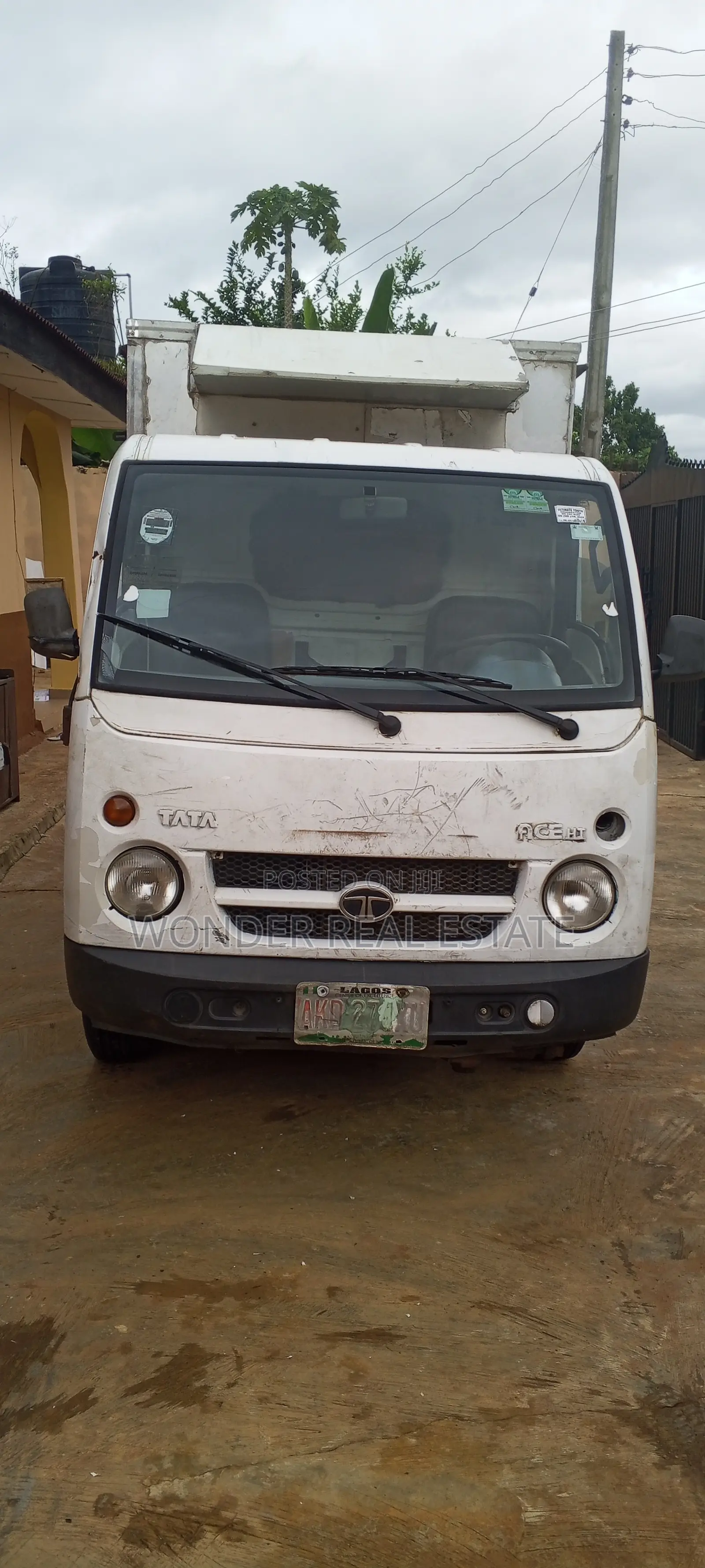 Tata Starbus Ultra Skool 2002 White