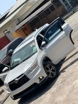 Toyota Highlander XLE V6 4x4 (3.5L 6cyl 6A) 2016 White