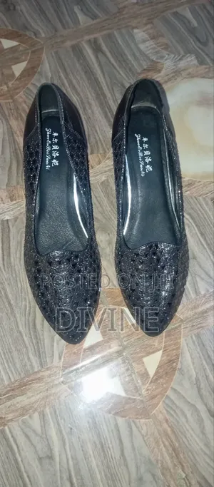 Clean Graded Thrift Shoe