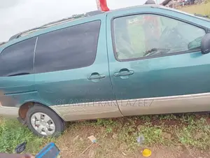 Toyota Sienna 2001 Blue