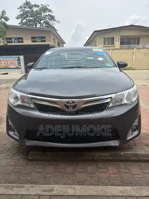 Toyota Camry XLE 4dr Sedan (2.5L 4cyl 6A) 2013 Gray