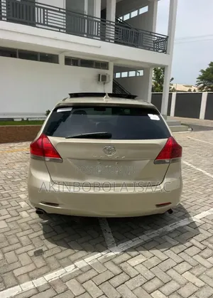 Toyota Venza 2010 Gold