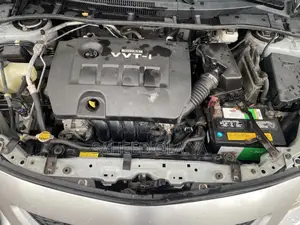 Toyota Corolla LE 4dr Sedan (1.8L 4cyl 4A) 2010 Silver