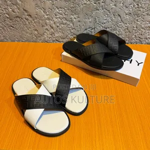*New Givenchy Cross Slipper (Two Colour)* *Size : 40—46*