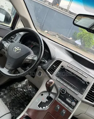 Toyota Venza XLE 2012 White