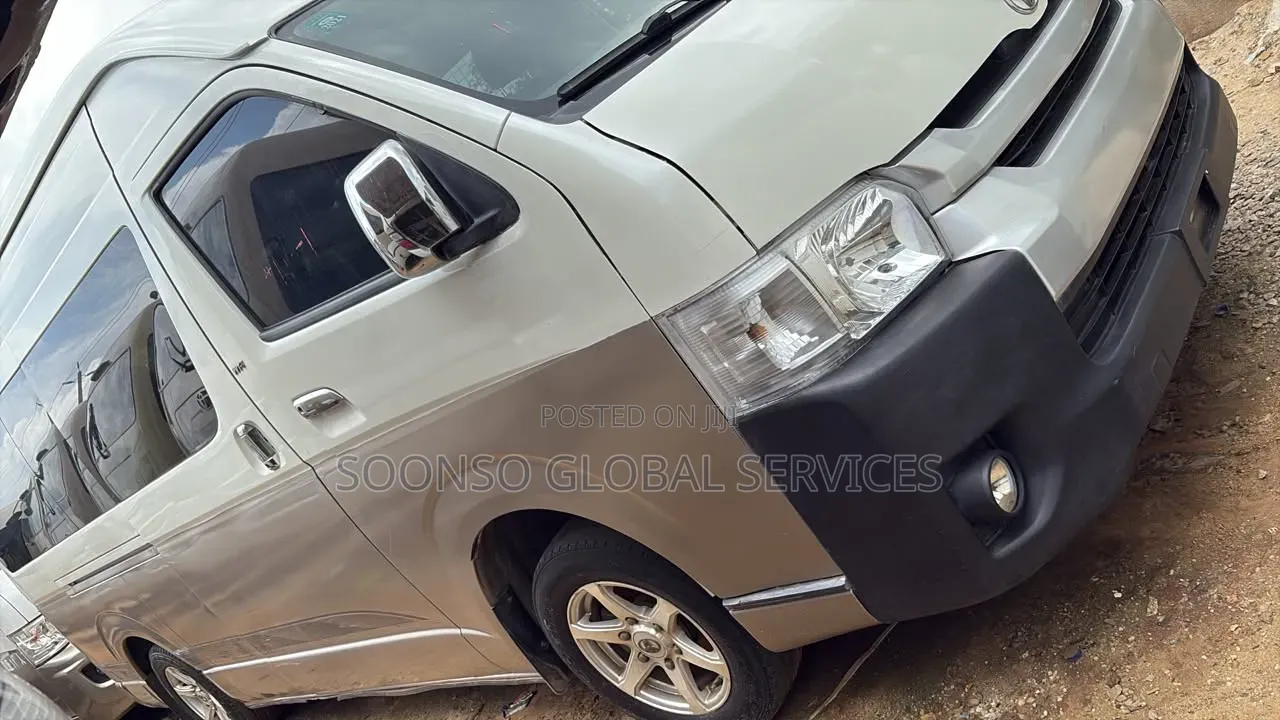 Toyota HiAce 2017 White