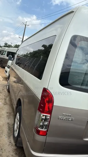Toyota HiAce 2017 White