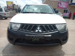 Mitsubishi L200 2009 White