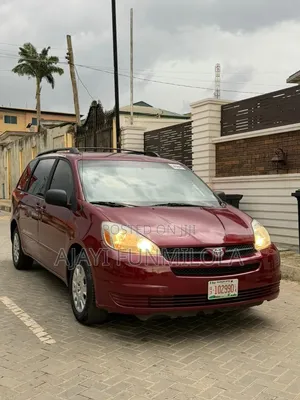 Toyota Sienna 2003 Red
