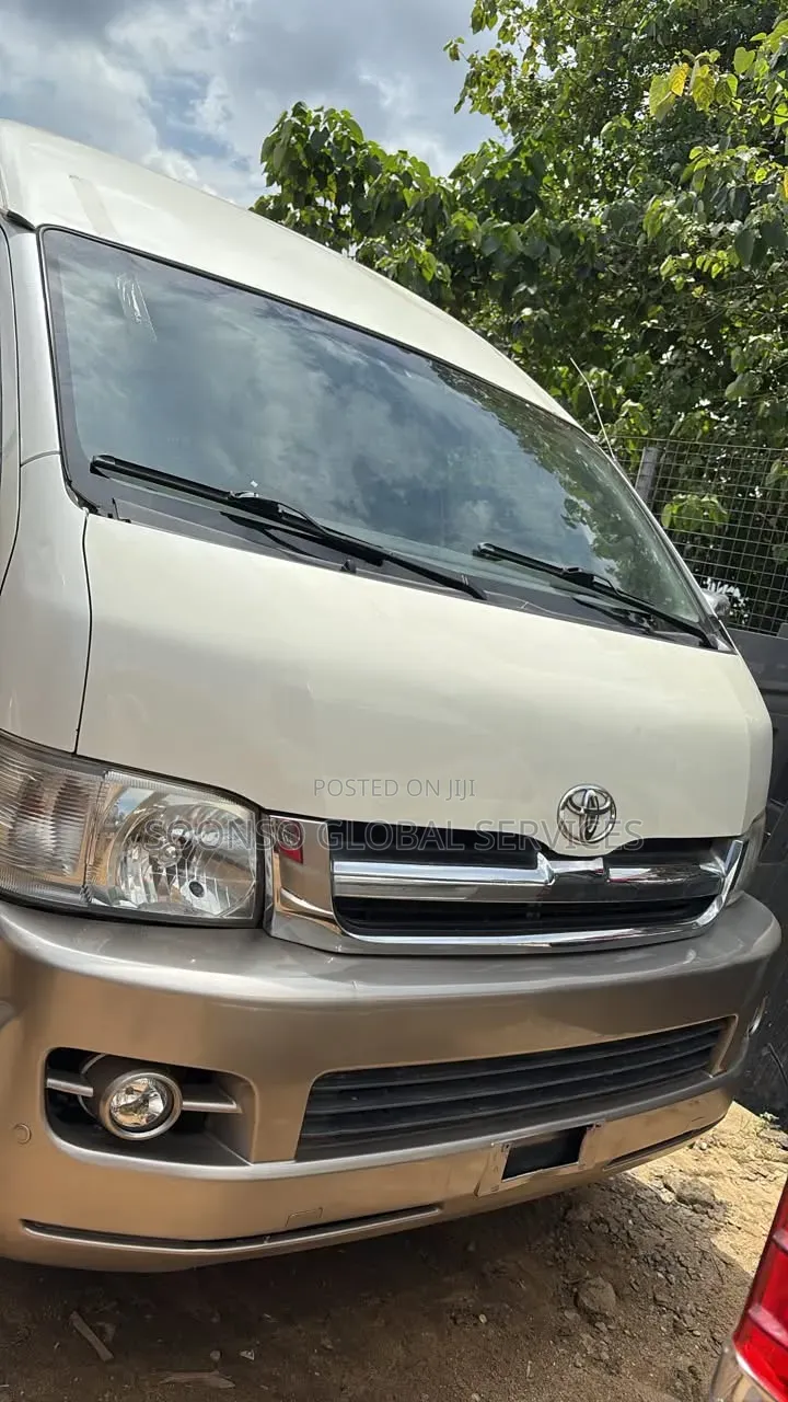Toyota HiAce 2017 White