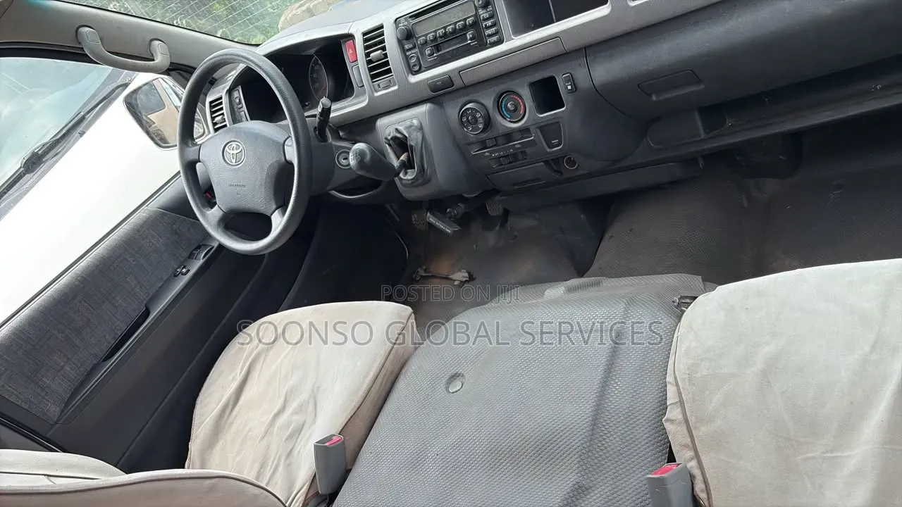 Toyota HiAce 2017 White