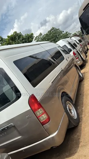 Toyota HiAce 2017 White