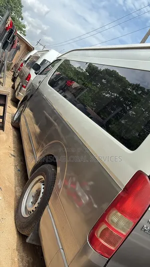 Toyota HiAce 2017 White