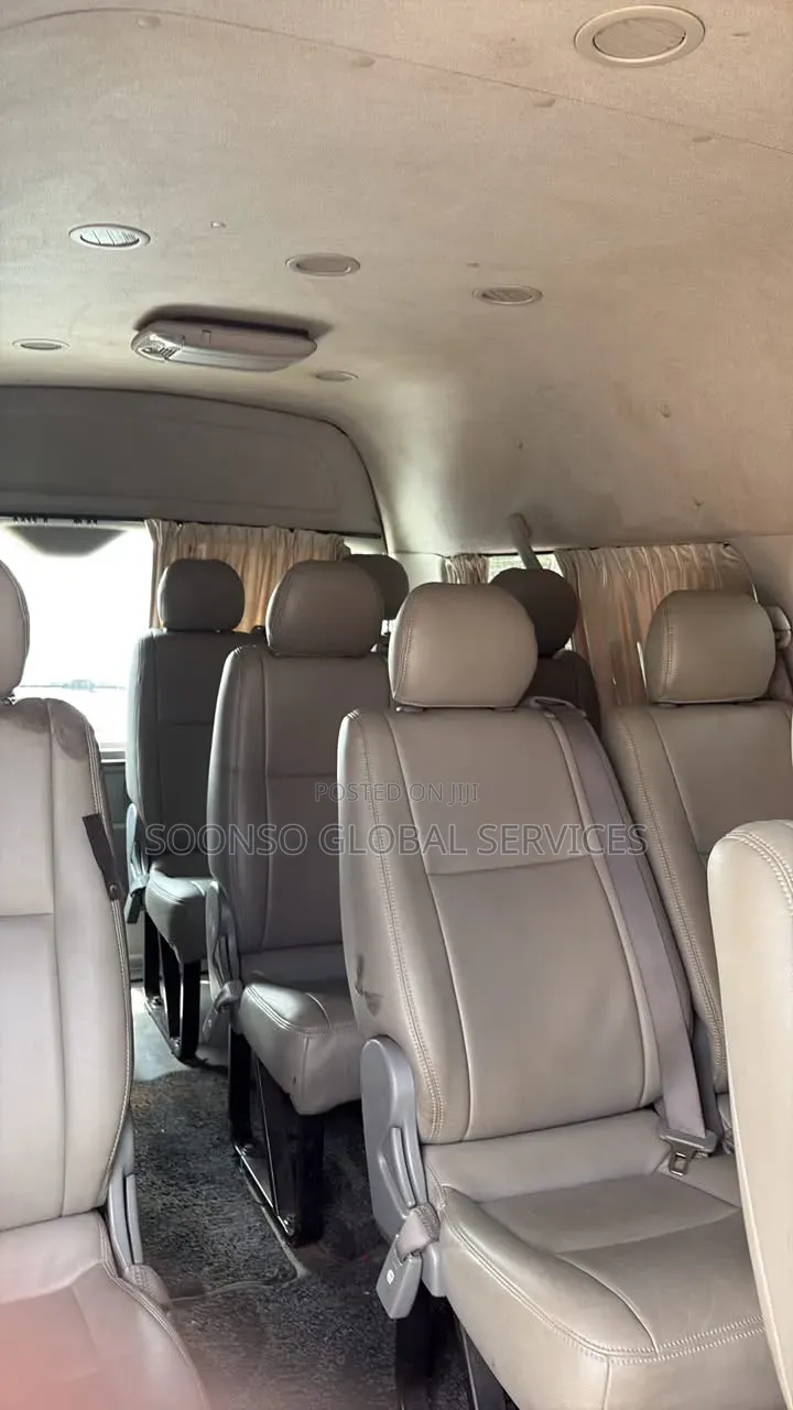Toyota HiAce 2017 White