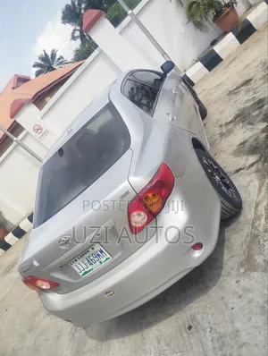 Toyota Corolla LE 4dr Sedan (1.8L 4 cyl 4A) 2009 Silver
