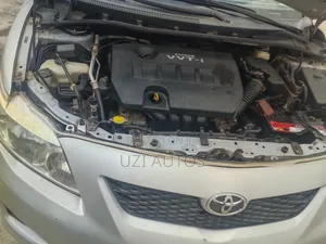 Toyota Corolla LE 4dr Sedan (1.8L 4 cyl 4A) 2009 Silver
