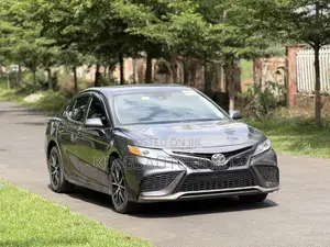 Toyota Camry SE 2022 Gray