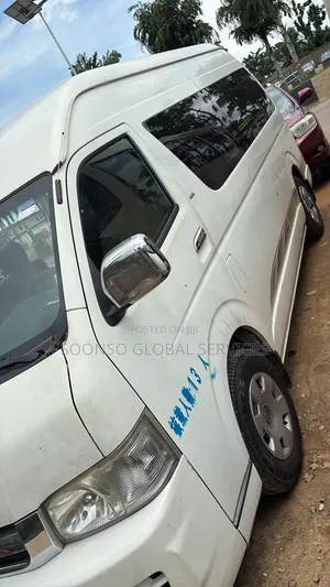 Toyota HiAce 2017 White